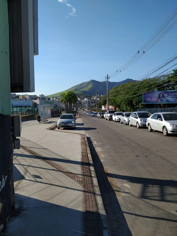 A vacinação para o público de 65 a 74 anos no formato drive-thru congestionou o trânsito em parte da cidade