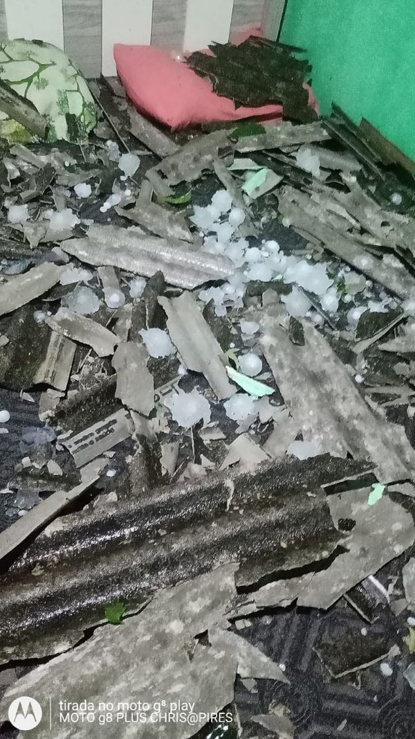 Chuva de granizo: Casas e plantações danificadas em Alegre por Internauta