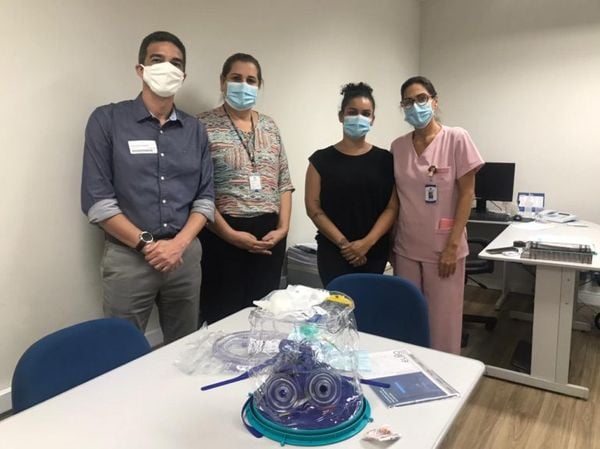 Entrega de Elmos doados pela Findes ao Hospital Dório Silvio