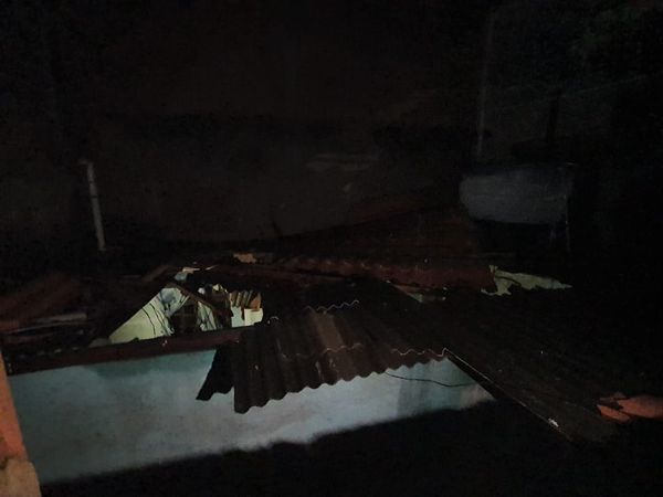 Temporal destrói parte de casa em Bela Aurora, Cariacica