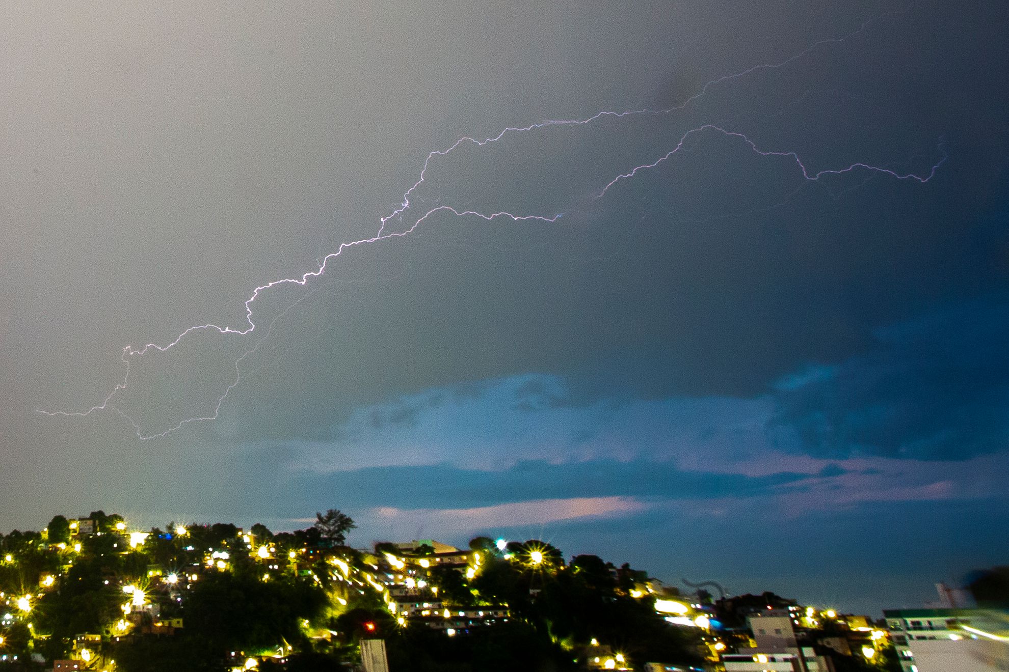 ES registra várias tempestades com raios e granizo. Crédito: Vitor Jubini