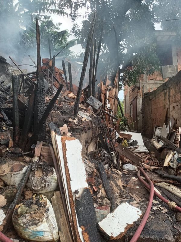 Incêndio em casa no bairro Consolação por Internauta