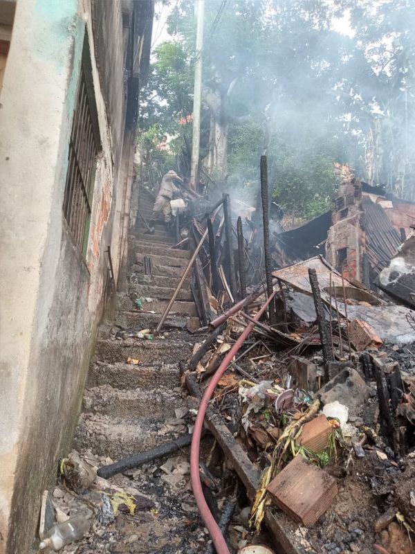 Incêndio em casa no bairro Consolação por Internauta