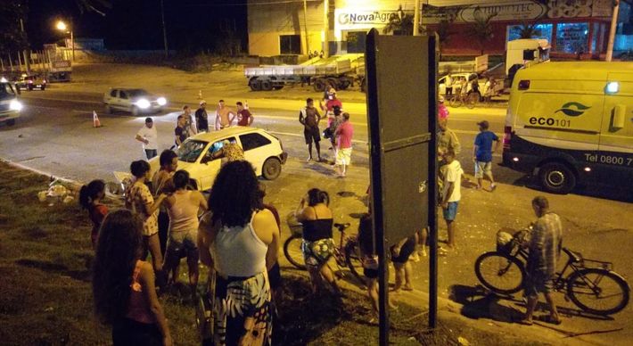 O acidente ocorreu no início da noite de sábado (3), no km 125,8 da BR 101, no Norte do Estado. A pista ficou interditada até as 21h