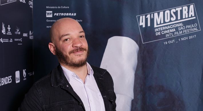 Carioca de nascença, mas capixaba de coração, Rodrigo dirigiu os longas-metragens 'As Horas Vulgares', 'Teobaldo Morto, Romeu Exilado' , 'Todos os Paulos do Mundo' e finaliza 'Os Primeiros Soldados'