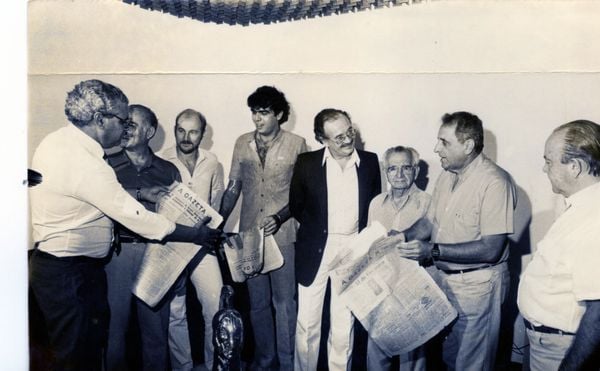 Diretoria da Rede Gazeta recebe exemplares de Jornais históricos de A Gazeta, em 1987 por Nestor Muller