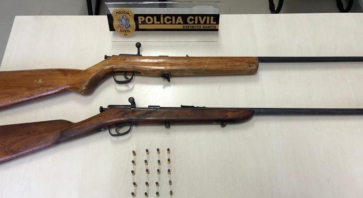 Segundo a polícia, no dia 13 de março o suspeito atirou contra o carro em que estava a esposa, no interior do município, na região do Caparaó