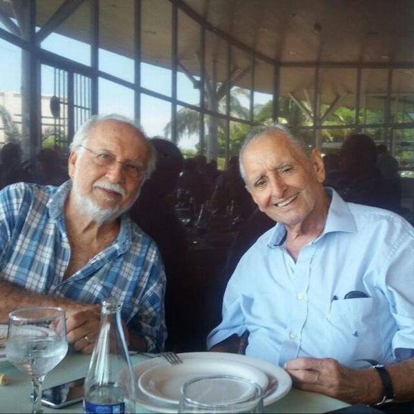 Roberto Menescal e Cariê Lindenberg em almoço, em Vitória