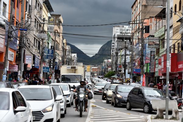 Movimentação intensa em Campo Grande no primeiro dia comércio aberto na Grande Vitória após a quarentena  por Fernando Madeira