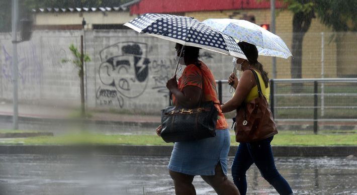 Aviso meteorológico para risco de chuva é do Instituto Nacional de Meteorologia (Inmet) e é válido até as 11h deste sábado (8). Para o Incaper, a precipitação deve acontecer durante todo o fim de semana