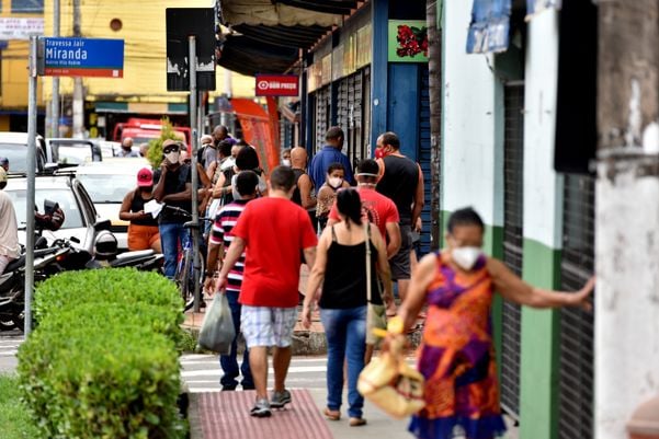 Fila gigante na Lotérica da Vila Rubim, marcaram a quarta-feira de comércio aberto na Grande Vitória por Fernando Madeira