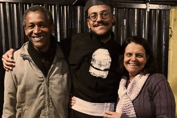 João Luiz Pedrosa, do BBB 21, com os pais