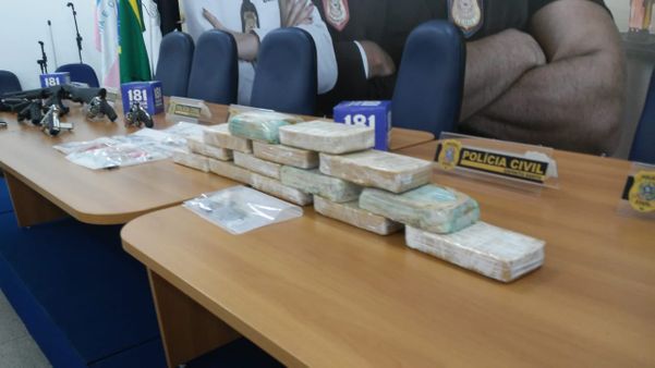14 kg de crack foram apreendidos em uma propriedade do chefe do tráfico. Segundo a polícia, montante resultaria em 56 mil pedras da droga, avaliados em R$ 350 mil