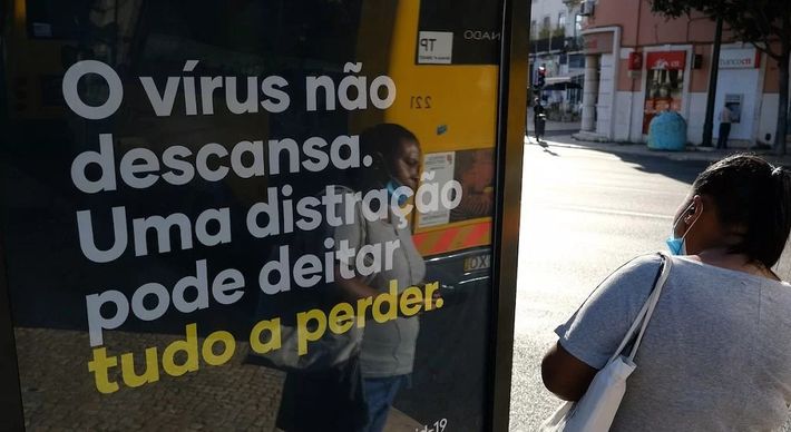 Ainda é cedo para comemorar, no entanto. Apesar do número de contágios, internações e óbitos ter reduzido, há um longo caminho até a vacinação de mais de 70% da população