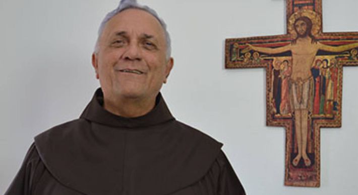 O frei, de 72 anos, estava internado na UTI do Hospital Meridional, na Serra, desde o dia 25 de março em tratamento contra a Covid-19. Ás 16h será celebrada uma missa em homenagem ao frei, no campinho do COnvento da Penha