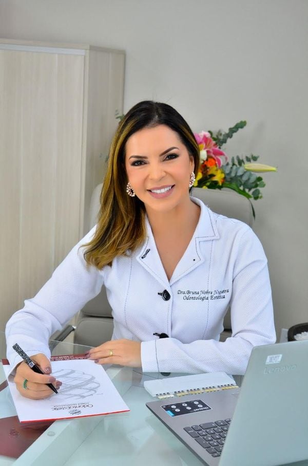 A dentista Bruna Nobre alerta sobre os efeitos do estresse e da ansiedade nos dentes. 