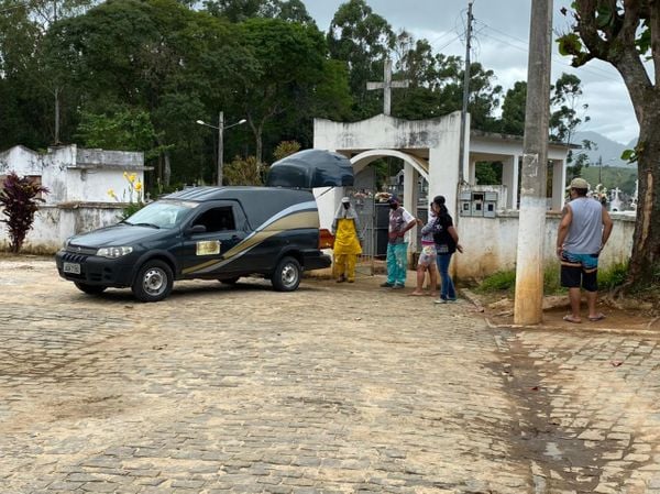 Família fez enterro de idosa nesta quinta-feira (08))