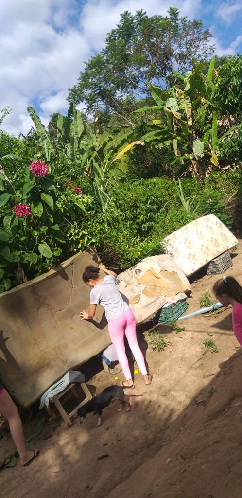 A chuva forte atingiu a localidade de Pacotuba, na última quarta-feira (31) e causou danos em diversas residências 