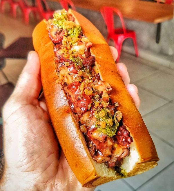 Hot dog de polvo do restaurante Urbanos, em Vitória