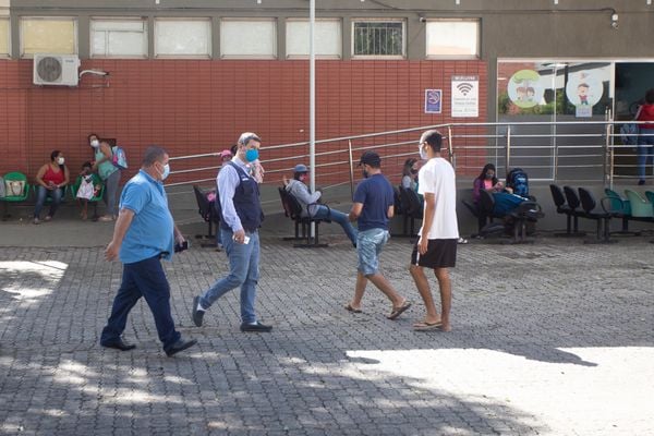 Nésio Fernandes, secretário de saúde, visita Hospital Infantil após princípio de incêndio por Vitor Jubini