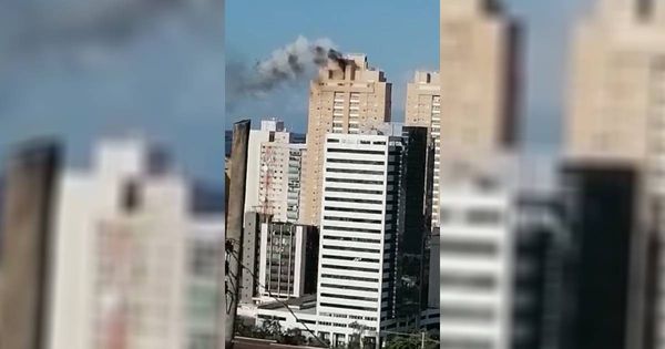 Incêndio atinge prédio na Enseada do Suá, em Vitória