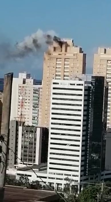 Incêndio atingiu prédio do condomínio Grand Parc, em Vitória; ninguém ficou ferido por Leitor | A Gazeta