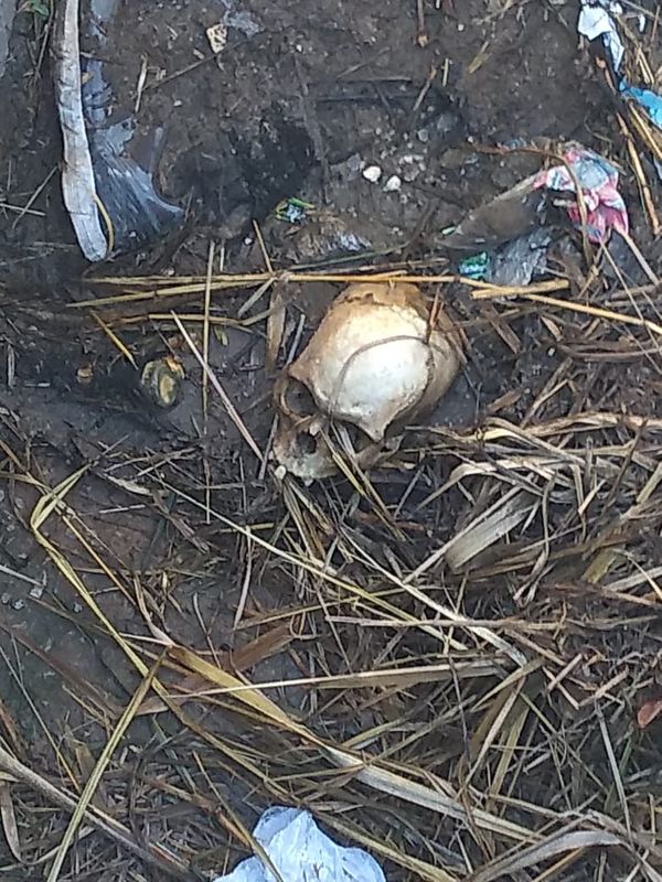 Ossada e crânio humanos são encontrados em bueiro de Cachoeiro de Itapemirim por Divulgação | Polícia Militar