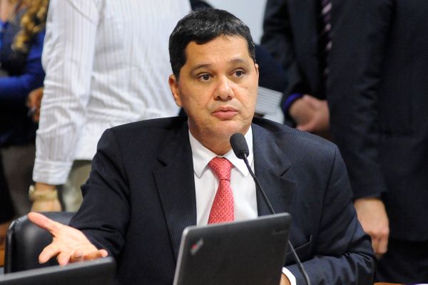 Ricardo Ferraço assumiu presidência estadual do DEM