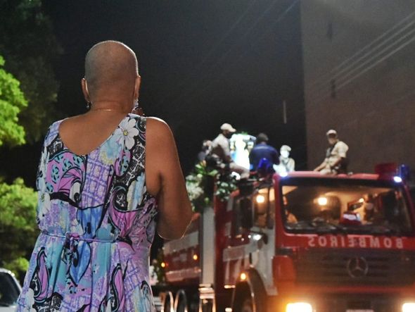Devotos acompanham passagem da imagem de Nossa Senhora da Penha pelo Centro de Vitória por Fernando Madeira