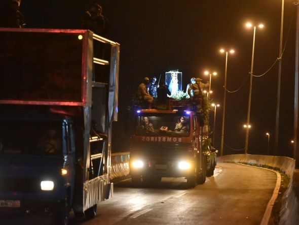 Romaria das Famílias: Imagem de Nossa Senhora da Penha chega na Avenida Carlos Lindenberg por Fernando Madeira