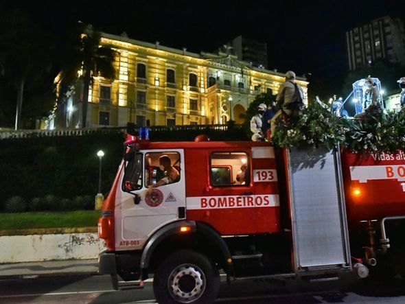 Romaria das Famílias passa em frente ao Palácio Anchieta por Fernando Madeira
