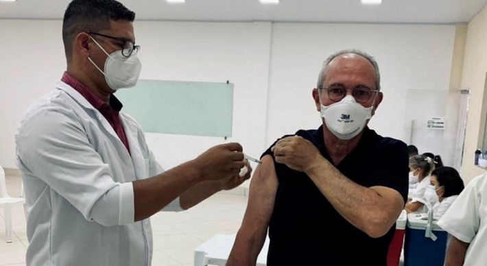 No Twitter, Hartung, que tem 63 anos, escreveu que deseja a chegada do imunizante para todos os brasileiros