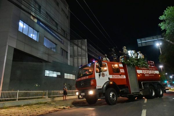 A Romaria parou em frente a hospitais para uma prece em favor dos enfermos