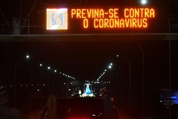 Passagem da Romaria das Famílias na Terceira Ponte, entre Vila Velha e Vitória