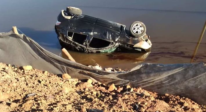 Segundo relato da polícia, não foi possível identificar o suposto motorista do veículo e demais passageiros, pois não havia testemunhas do acidente no local