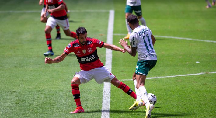 O árbitro gaúcho Leandro Vuaden e a equipe do VAR foram precisos ao desmarcar um pênalti no primeiro tempo, e ao confirmar outro na segunda etapa