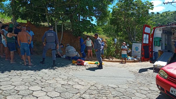 Acidente com caminhão da coleta de lixo em Colatina 