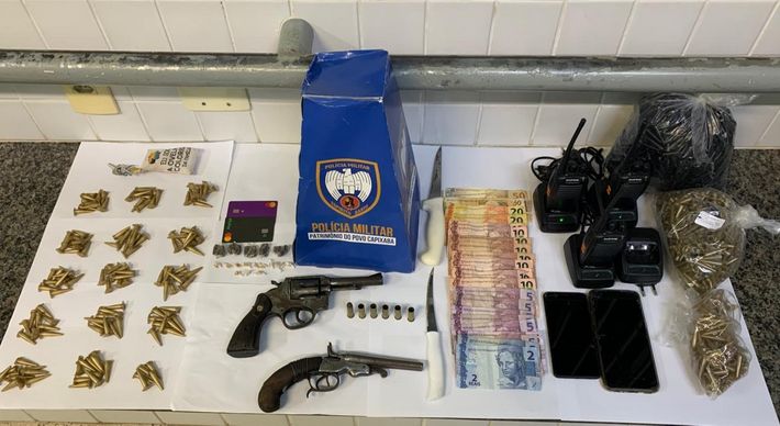 Uma família de turistas foi abordada por um criminoso quando passeava na Praia do Morro, em Guarapari, na noite de domingo (11)