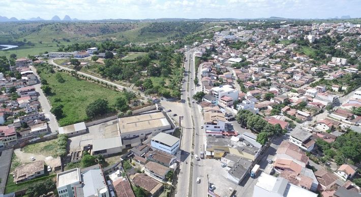 Uma testemunha que mora na residência da vítima contou que dormia na hora do crime e acordou com o barulho de arma de fogo, mas que não viu quem teria efetuado o disparo