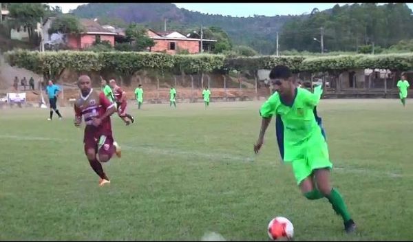 A história do jogador que perdeu o braço e continua nos campos do ES