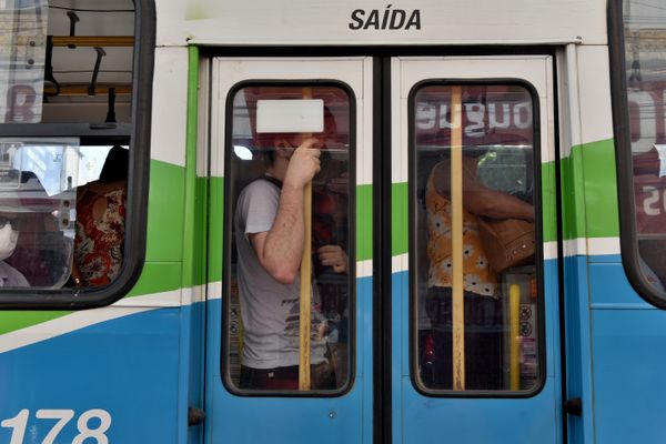 BR 262, em Jardim América - Paralisação dos rodoviários gera ônibus lotados e congestionamento no trânsito da Grande Vitória