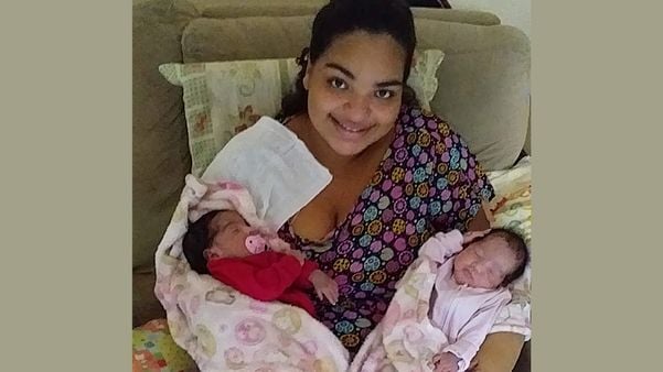 Bárbara de Almeida Cesar, de 26 anos,  só conheceu as filhas 20 dias depois do parto 