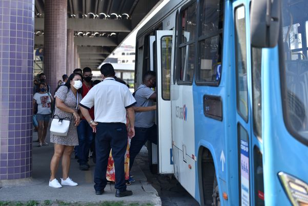 Paralisação dos rodoviários gera ônibus lotados e congestionamento no trânsito da Grande Vitória 