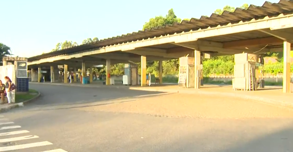 Terminal de Itacibá também vazio na manhã desta terça (13) durante protesto dos rodoviários