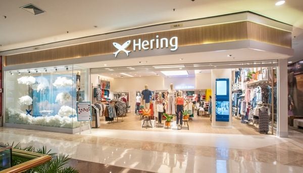 Loja de roupas da marca Hering em shopping center