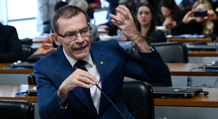 Em negociações para troca de partido, o parlamentar diz que 'se for necessário' concorrer para que a população tenha uma opção progressista, 'como um bom soldado', será candidato