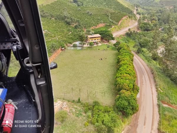 Tripulantes do Notaer ajudam nas buscas por lutador Felippe Gussão, em Castelo por Divulgação | Secretaria de Segurança Pública (SESP)