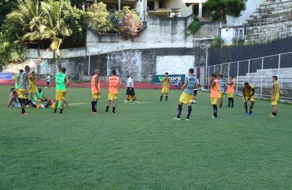 Um treino do Estrela em 2016no Estádio Sumaré