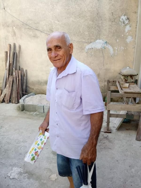 Seu Milton conserta fogões há 40 anos em Vila Velha