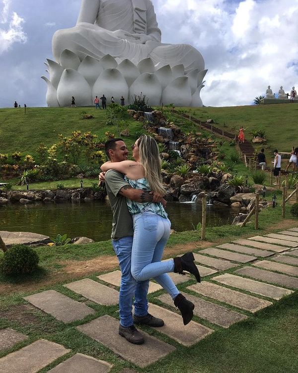 Amanda Marques e o namorado Matheus José. A moto em que eles estavam foi atingida por um Toyota Corolla na Darly Santos, em Vila Velha. Amanda morreu na hora